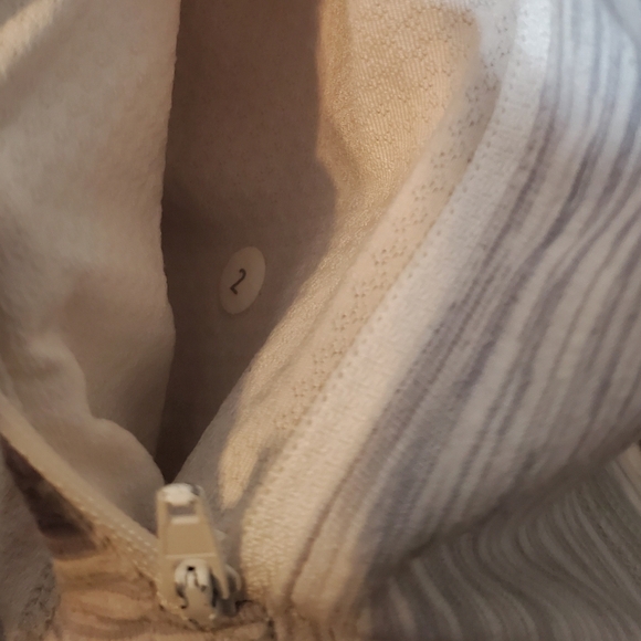 Lululemon Stride zip hooded jacket. Striped. Heathered grey and white. Size 2. - Picture 12 of 16